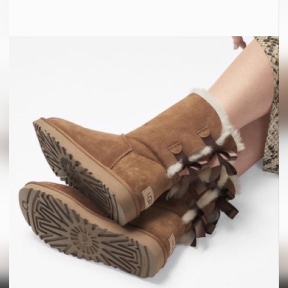 UGG Big Girls Bailey's Tall Boots with Three Bows, Sz 4, is a 6 in Women… - Picture 4 of 11